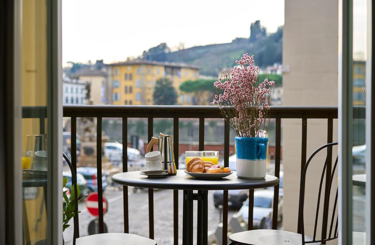 3 Master Bedrooms With Balcony On The River With Views Florens Exteriör bild