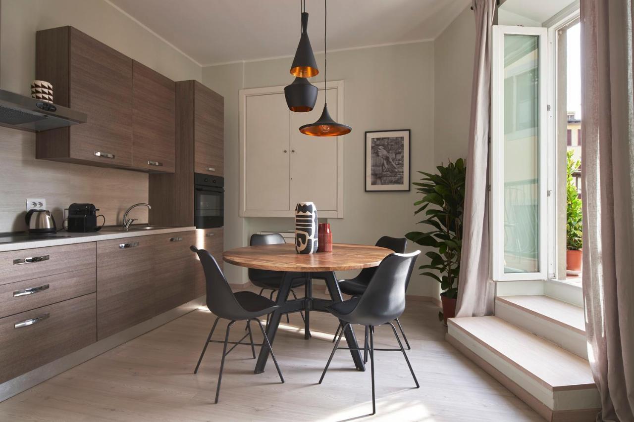 3 Master Bedrooms With Balcony On The River With Views Florens Exteriör bild