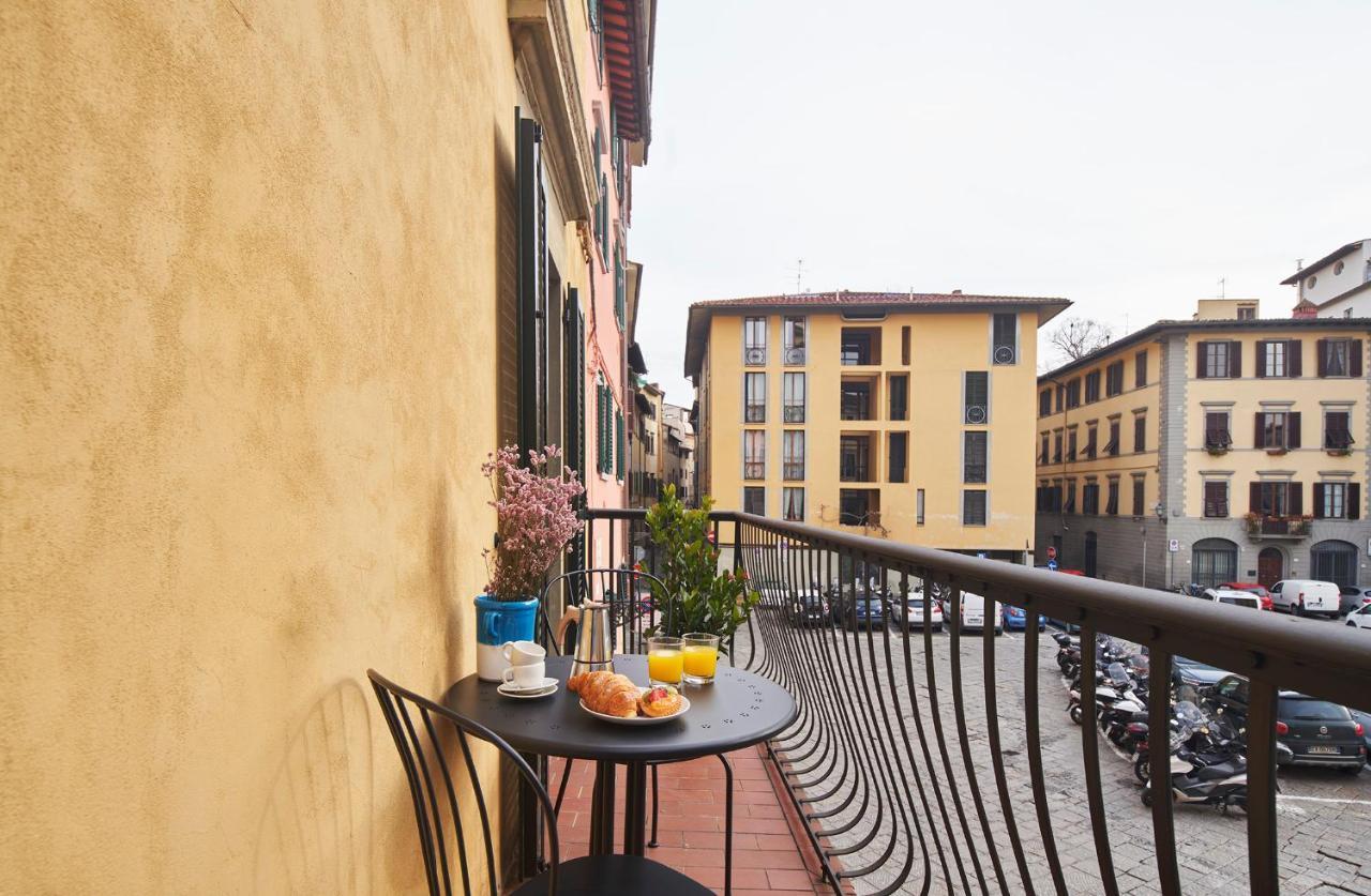 3 Master Bedrooms With Balcony On The River With Views Florens Exteriör bild