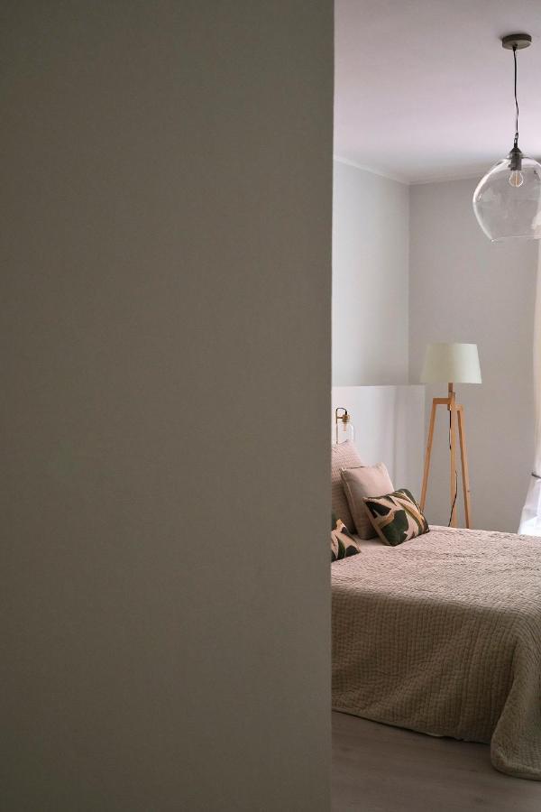 3 Master Bedrooms With Balcony On The River With Views Florens Exteriör bild