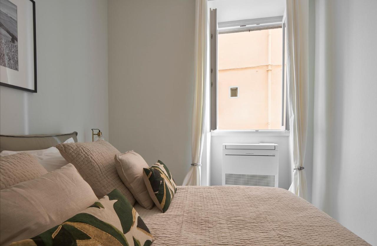 3 Master Bedrooms With Balcony On The River With Views Florens Exteriör bild