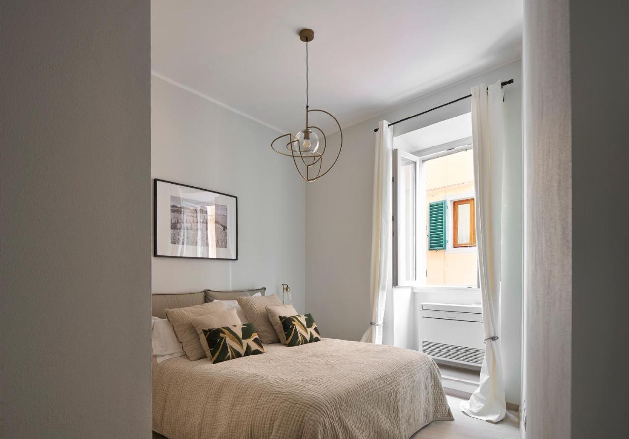 3 Master Bedrooms With Balcony On The River With Views Florens Exteriör bild