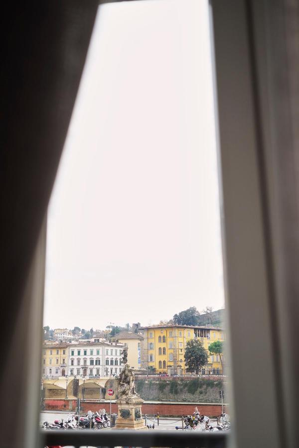 3 Master Bedrooms With Balcony On The River With Views Florens Exteriör bild