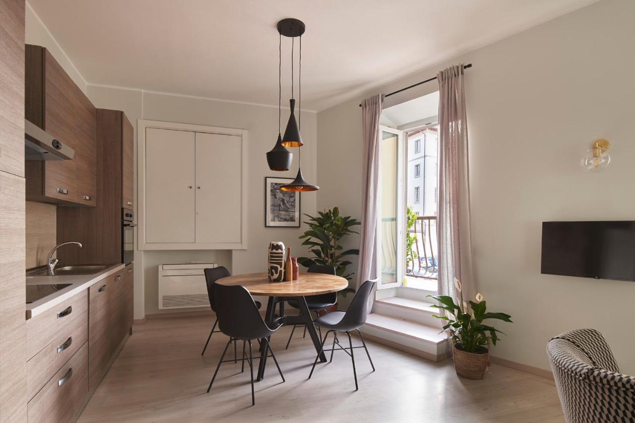 3 Master Bedrooms With Balcony On The River With Views Florens Exteriör bild