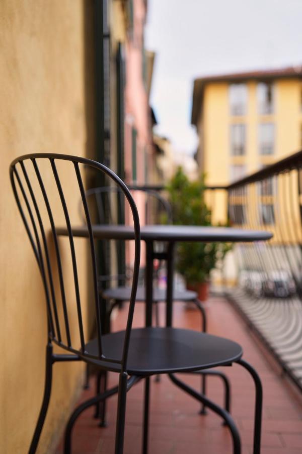 3 Master Bedrooms With Balcony On The River With Views Florens Exteriör bild