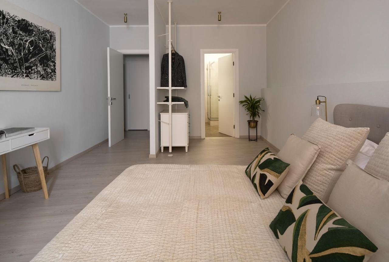 3 Master Bedrooms With Balcony On The River With Views Florens Exteriör bild